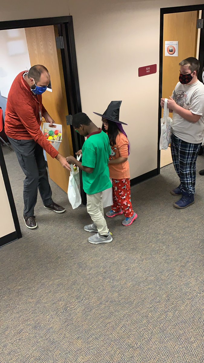 😊 Over 40 staff members showed an uncommon commitment to our students in C.I.P. I appreciate the others oriented attitude of our staff!