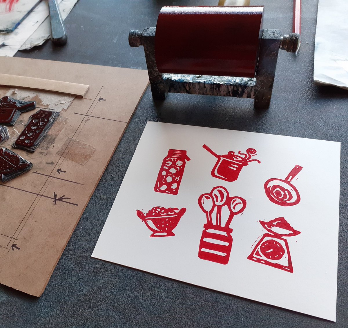 annlprintmaker's tweet image. Something cheery for a rainy day 'kitchen paraphernalia' ... starting to get my head around a few mini-prints for Christmas. Oh lordy,  look at the state of the cage on my roller!