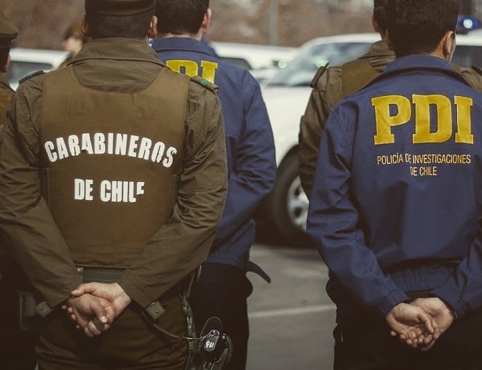 El_Ciudadano's tweet photo. ¿Qué opina ? Más de 1.300 funcionarios de Carabineros y 48 de la PDI recibieron Bono Clase Media.

#insolito #careraja #PDI #carabinerosdechile  #penta #nomasabusos https://t.co/IjfHd3ITPp