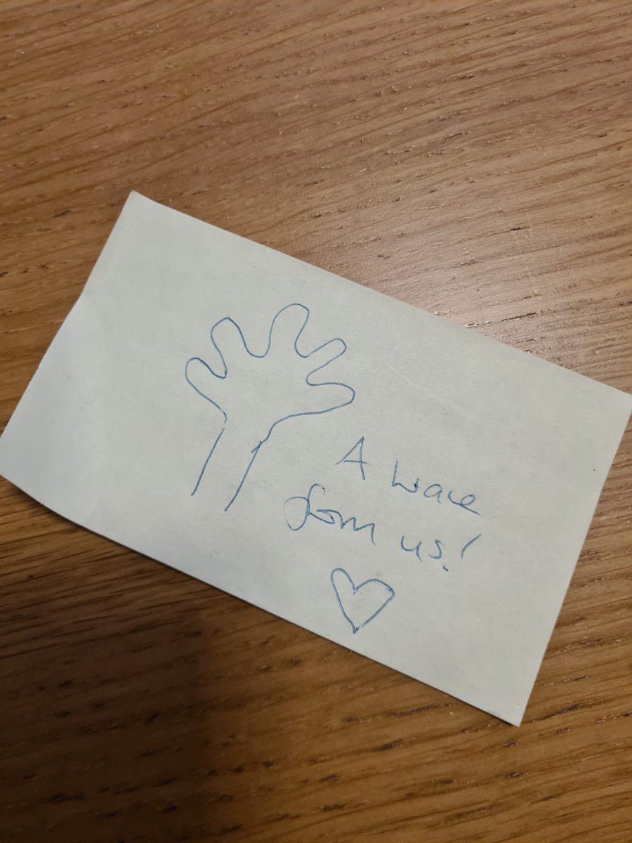 Thank you to the anonymous waver who dropped this note through the letter box at Chandos Lodge 
👋♥️
#wednesdaywave