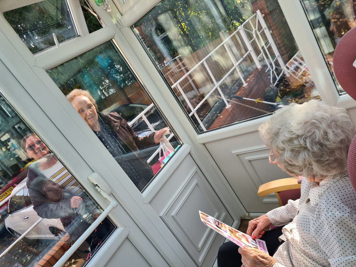 💞🎂Happy 86th Birthday Jean🎂💞
Staff and residents at Chandos Lodge would like to wish you a very big Happy Birthday whilst they share today with you.
It looks like you've had a lovely day with presents and cards... Even a visit💞