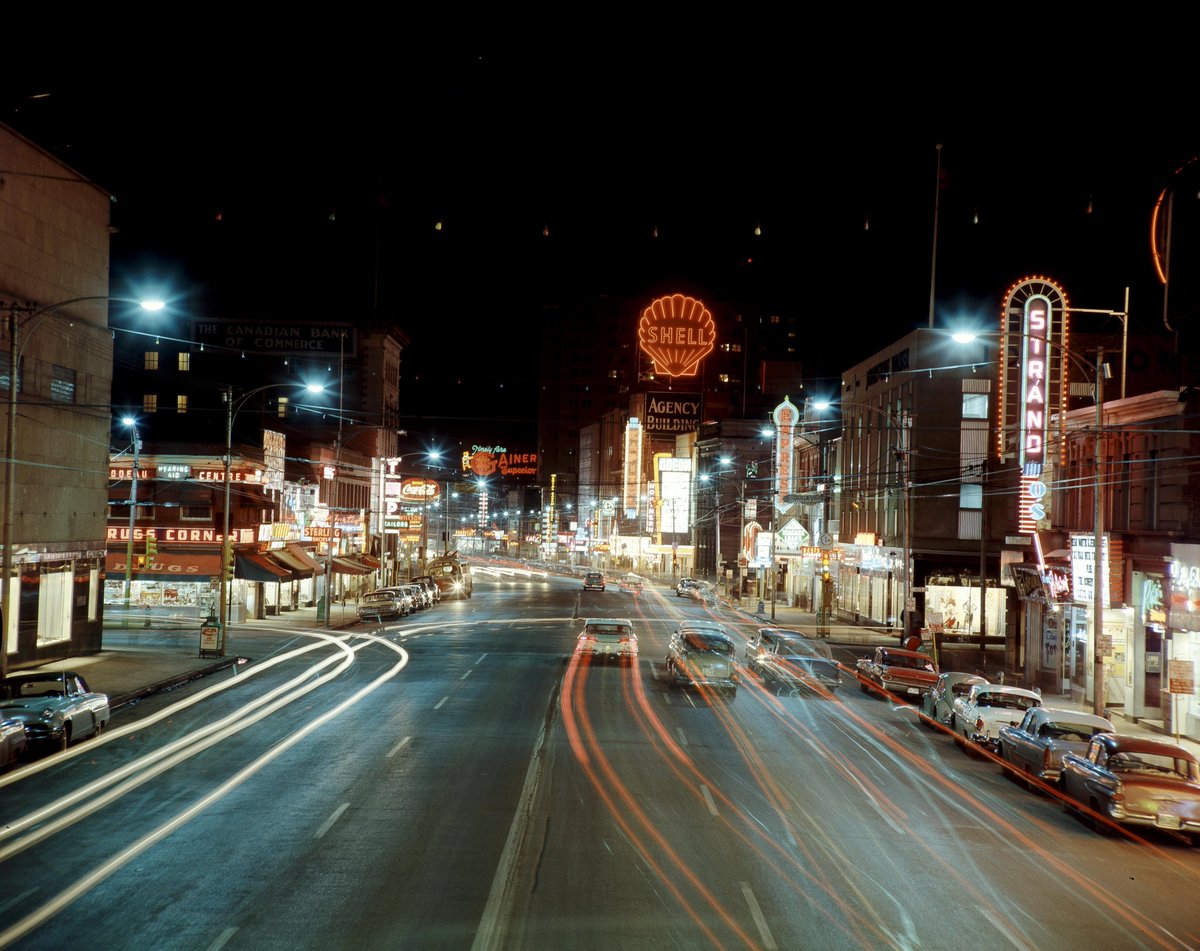 Edm_Historia's tweet photo. Oct28, 1959 • Jasper Ave Night

Photo of Jasper Avenue near 102nd Street looking east, taken OTD 61 years ago. What a fabulous image of our main street imbued with light &amp; colour. Zoom in all the great detail of this high quality shot!🔍

📌 #EdmontonWhenAndWhere
📷 • PA3301.1 https://t.co/XUtDoptUtb