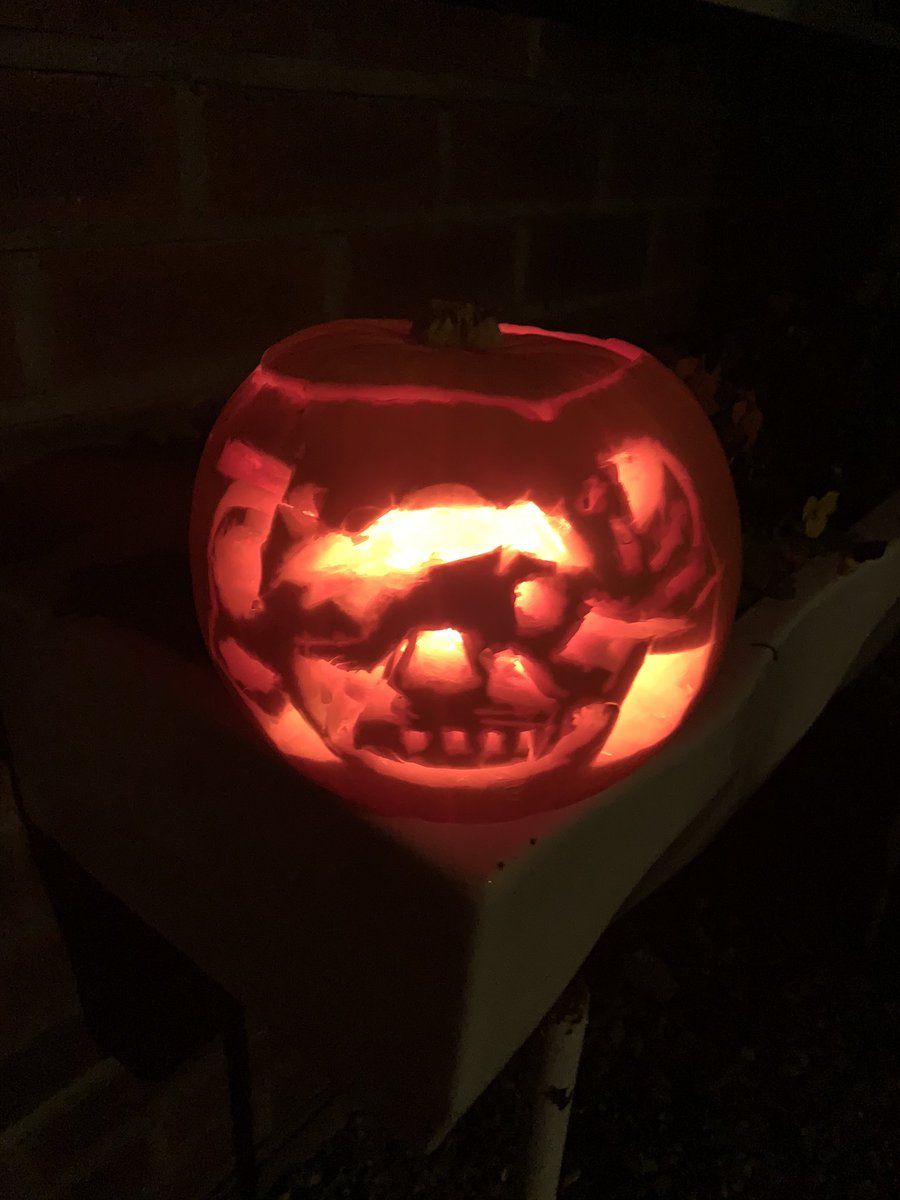 CathyImp1973's tweet photo. Hail the Imp says Arlie! #LNERTeamImps @LincolnCity_FC @broadway1510 https://t.co/Gfy6BA455b