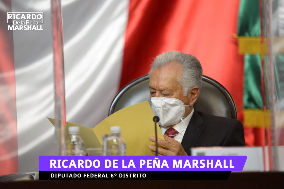 A nombre de los habitantes de la zona de Peñitas, entregué documento al director general de la Comisión Federal de Electricidad, Manuel Bartlett Díaz, para solicitarle atienda pago de propiedades a familias afectadas