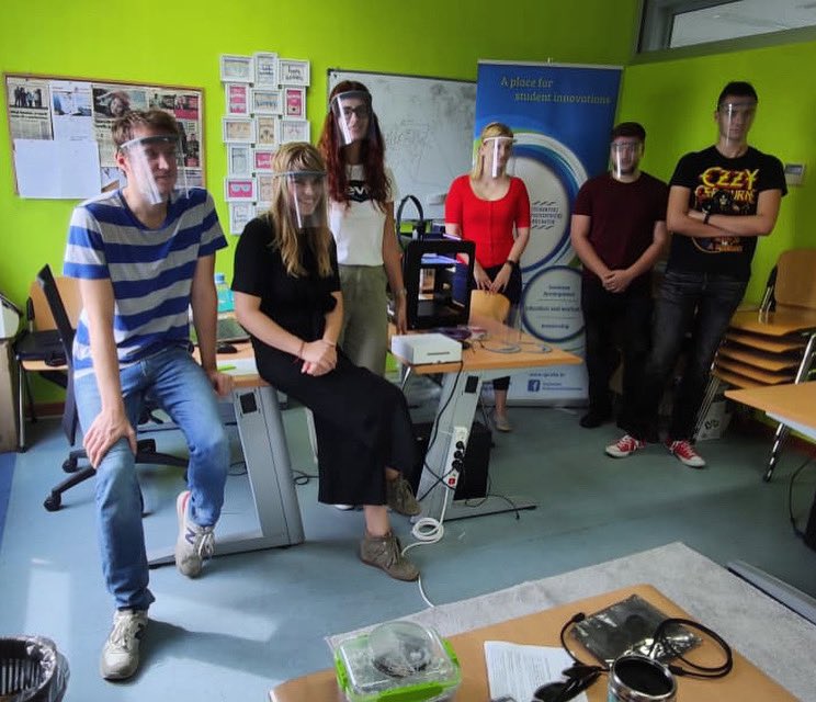 SmartCity_efst's tweet photo. Iako smo bili malo manje aktivni na društvenim mrežama, bili smo vrijedni! Među ostalim aktivnostima, članovi našeg projektnog tima prolazili kroz edukacije za korištenje 3D printera u suradnji sa @spi_split 👌🏾🤓 #staysafe #efst #hrzz #smartcityefst https://t.co/lAasns4Tc1