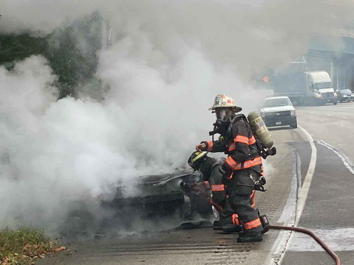 IAFF3907's tweet photo. Units on scene NB I71 at the Kenwood Rd exit for a vehicle fire. Use caution. #STFD https://t.co/UbwmxA3e7H