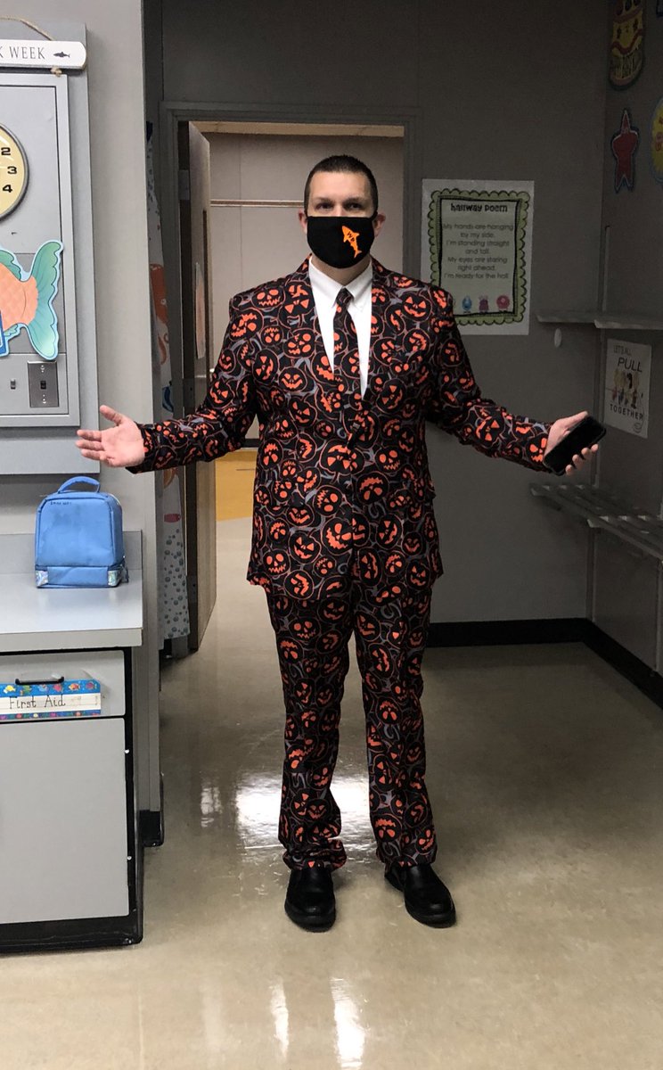 Love a leader who loves a good suit! <a href="/WoParkSharks/">Worthington Park Elementary School</a> #itsworthit