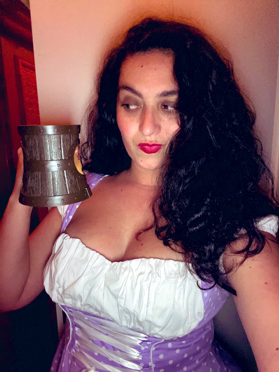 Day 28 of 31 of my « a dress a day keeps the blues away  » : Oktober(fest) purple by  @HellBunny !