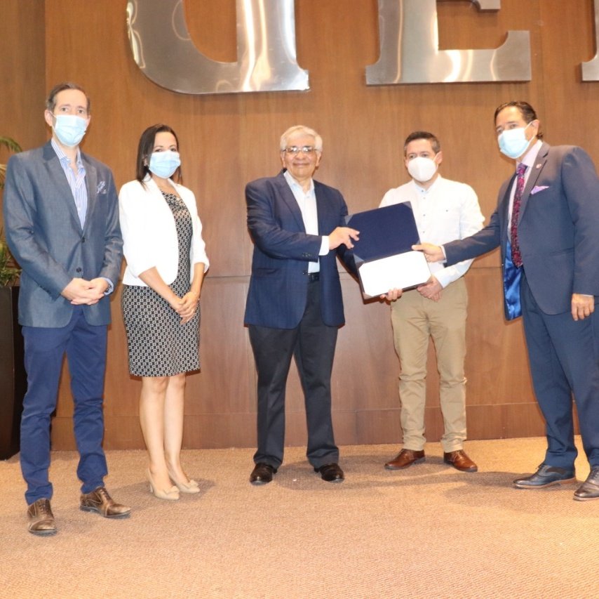uees_ec's tweet photo. #HoyEnLaUEES

Nuestras autoridades recibieron la visita del Presidente del @Caces_Ec, @JuanMaGarciaSam y realizaron un recorrido por las instalaciones de la institución. https://t.co/AMweICOcTV
