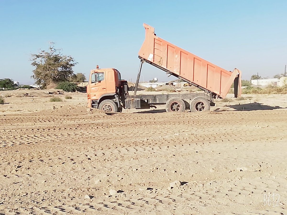 NB_Municipality's tweet photo. بدأت دائرة الشؤون البلدية ��صحم العمل في تمهيد الموقع الذي سيخصص سوق ليوم الجمعه لبيع السيارات المستعملة وسيتم الإعلان عنه لاحقا وذلك حرصا منها على توفير المكان المناسب لممارسة مثل تلك الأنشطه . https://t.co/uuxuvHT3zP