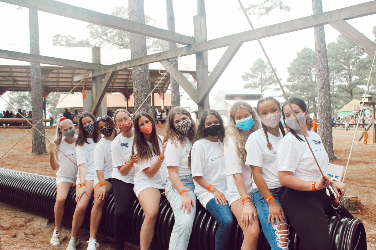 USM_AlphaChi's tweet photo. What’s better than a whole day full of sisterhood bonding?? Our New Member Retreat this weekend at Mitchell Farms was so much fun!!🎃🤍 #usmaxo https://t.co/mCNr6jYqL4