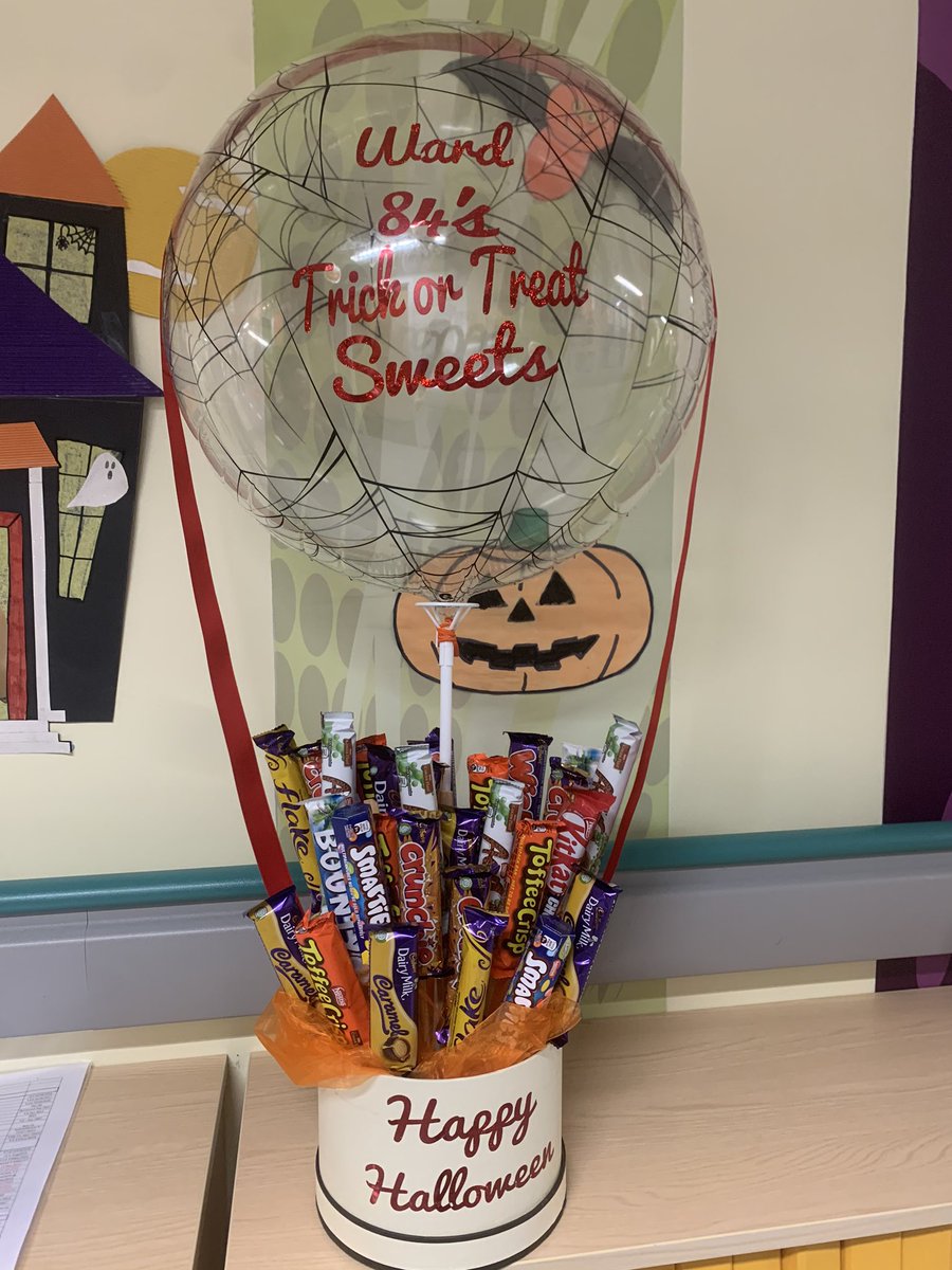 RMCH_Ward86's tweet photo. Look at this fantastic treat balloon that the lovely Jacob and his family brought in this week 🎃👻🍫 No tricks on ward 84, just treats for everyone 😉 #Happyhalloween #trickortreat @RMCHosp https://t.co/Qldayx5tTK