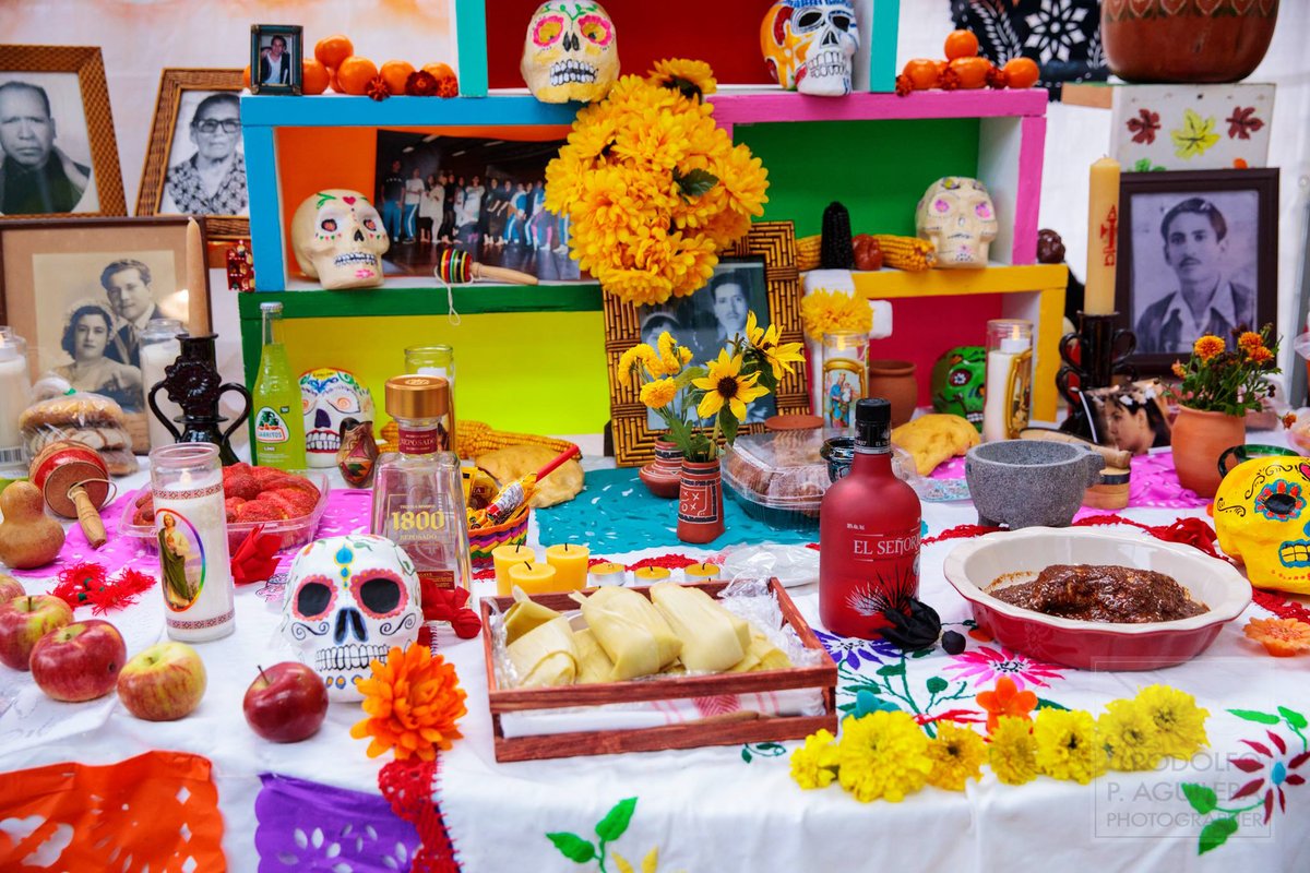 DiadeMuertosTO's tweet photo. This year, let’s come together to honour our beloved departed as a community at the #VirtualAltar. Create an #ofrenda at home to signal to the souls of the dead that they are not forgotten. Then share in our dedicated online space: https://t.co/ZDGxczrcAk

#DayoftheDeadTO 💀 https://t.co/6eyORUEIT7