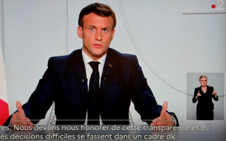 LPJMexique's tweet photo. Le Président Français Emmanuel Macron s'est adressé à la population aujourd'hui et a annoncé le retour du #confinement. Il a précisé que "les Français de l'étranger seront bien sûr autorisés à rentrer"
>> https://t.co/rJ3vp3Uik5 https://t.co/YHf4YHeHvt