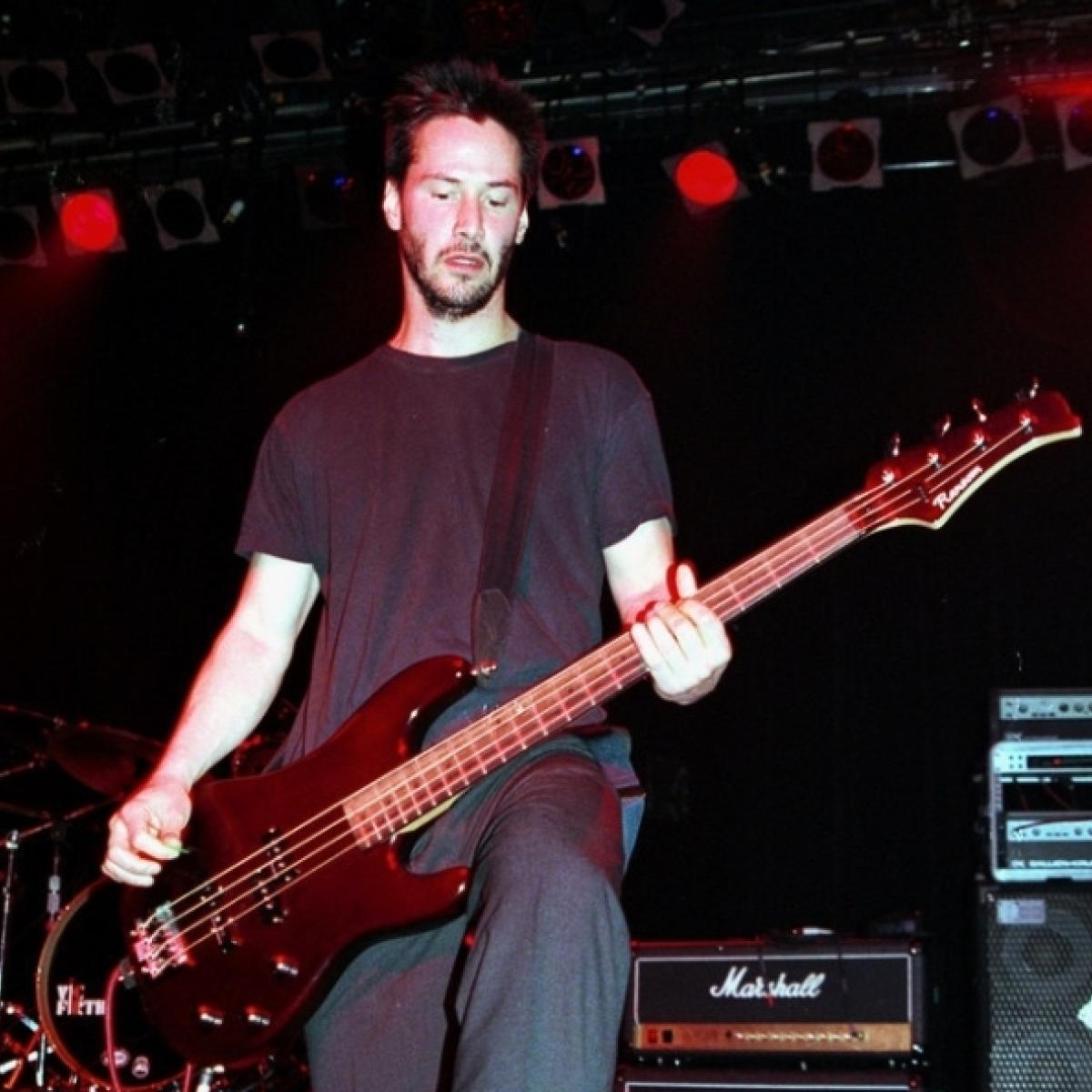 Keanu Reeves playing with Dogstar, 2000. 📷 George De Sota. https://t.co/oVWENP5mp1