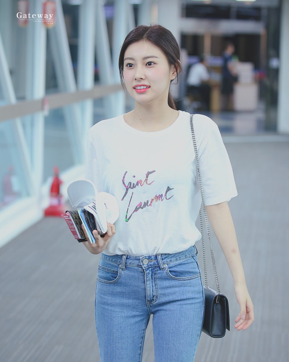 ~201029

혜원아, 항상 웃게 해줘서 고마워😊

#우리_아이즈원_이주년_축하해
#DreamTwogetherWithIZONE 

#강혜원 #혜원 #hyewon #カンヘウォン
#아이즈원 #iz_one