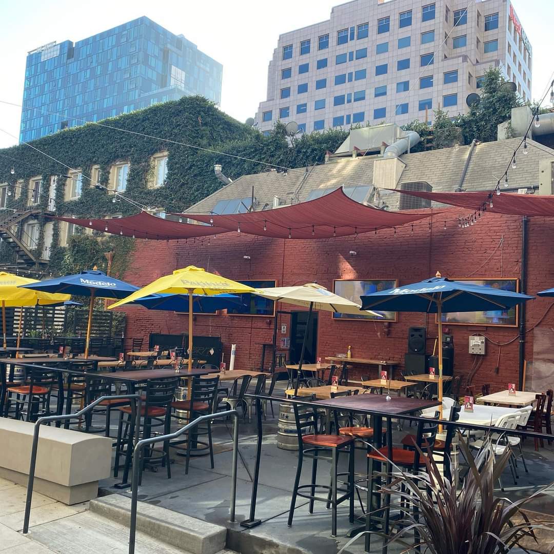 QuakesSocial's tweet photo. We're on for tonight! Socially distanced watch party at @arms_britannia Downtown San Jose.

Time: 7:30 pm

#SJvRSL #quakes74 @SJEarthquakes https://t.co/vPufYJBiBs https://t.co/muQYmdUZKq
