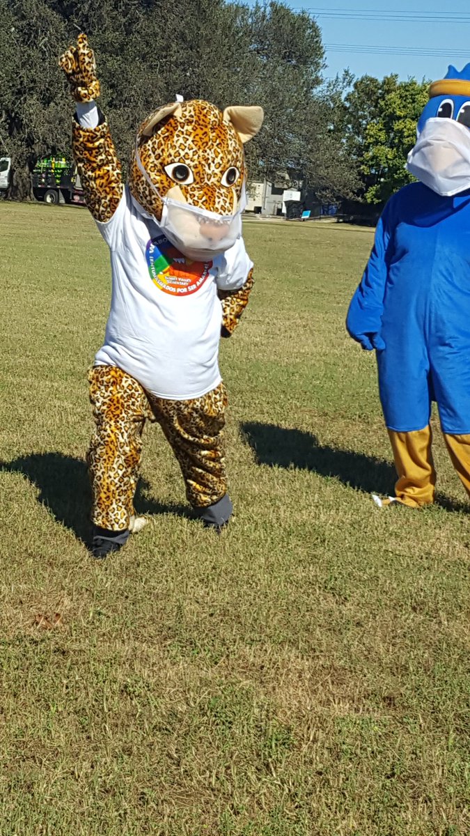 MarquezEducator's tweet photo. @ElSunsetValley mascot being filmed today. So much fun! https://t.co/VYVqTGpIJX