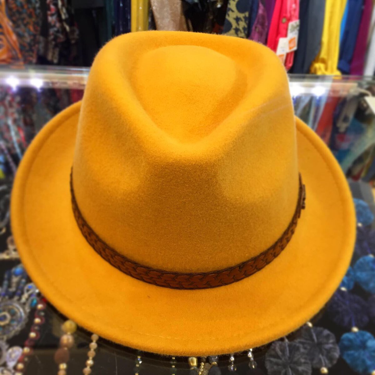 entre_lacet's tweet photo. 🎩Chapeau en laine, haute qualité, fabriqué en Italie 🇮🇹 
🛍#entrelacet
#fontenayauxroses #villedefar 
📍104 rue Boucicaut
 92260 Fontenay-aux-Roses
#boutique #shopping #mode #chapeau #moutarde #laine #wool #hautecouture #madeinitaly #fabriqueenitalie https://t.co/oMueoZFhCw