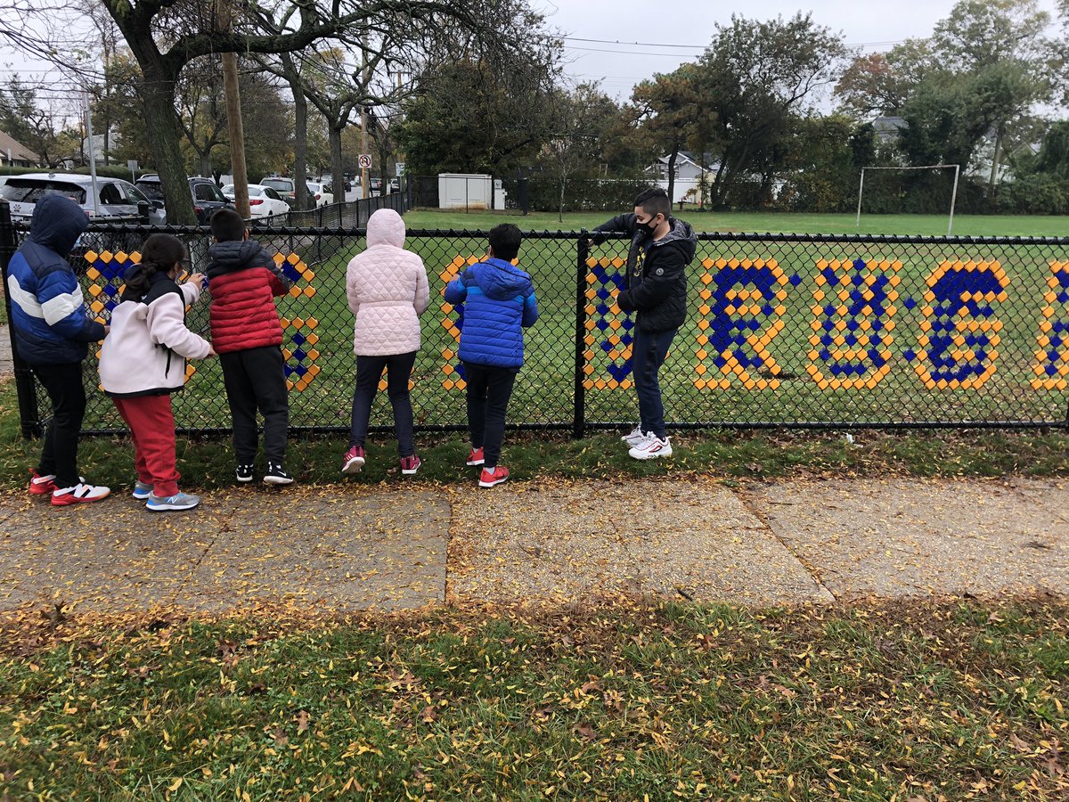 _s_callan's tweet photo. BG is Drug Free! #redribbonweek @BGreenSchool @emeadowschools #greathappenshere https://t.co/1OCt1hBMOZ