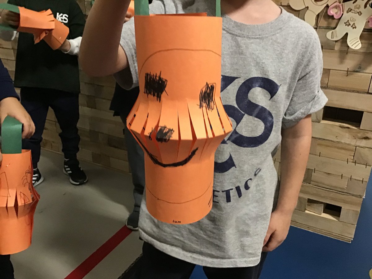KCSMatters's tweet photo. BOO!! KCS SKs showing off their SPOOOOOKY Halloween lanterns they made in art class.
#KCSELP #SeekCollaboration
#ThinkCreatively #FindHumour #ThinkAboutYourThinking https://t.co/Bjfgagv2kZ