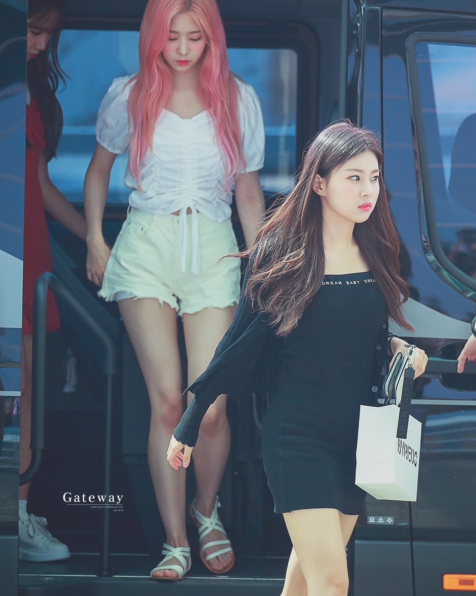 우리 또 보자 이주년 축하혠❤️

#우리_아이즈원_이주년_축하해
#DreamTwogetherWithIZONE 

#강혜원 #김민주 #혜원 #민주
#minju #hyewon 
#カンヘウォン #キムミンジュ
#아이즈원 #iz_one