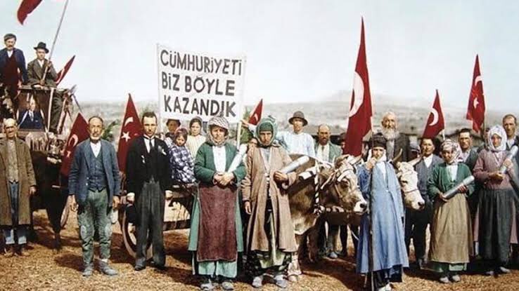 “Ey yükselen yeni nesil! İstikbal sizsiniz. Cumhuriyeti biz kurduk, onu yükseltecek ve yaşatacak olan sizsiniz.” -Mustafa Kemal Atatürk #CumhuriyetBayramımızKutluOlsun