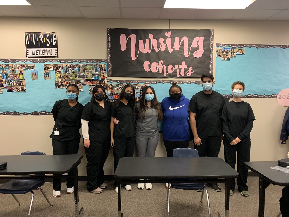 KisdNursing's tweet photo. Today we welcomed back to @KleinHigh our favorite ER trauma RN , Lindsey Lau!!! Thank you Lindsey for sharing your passion for nursing with us ❤️👩‍⚕️💉🚑🩺 https://t.co/7s2tDnuRhk