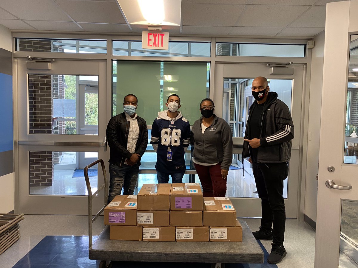 JesusMHernand19's tweet photo. 200 copies of STAMPED by @JasonReynolds83 and @DrIbram donated and being delivered to incarcerated youth in Dallas. Our kids deserve to be knowledgeable and part of this conversation. Thank you to @JefitaJohnson who always allows my ideas to turn into to action https://t.co/gLq5ibeYXw