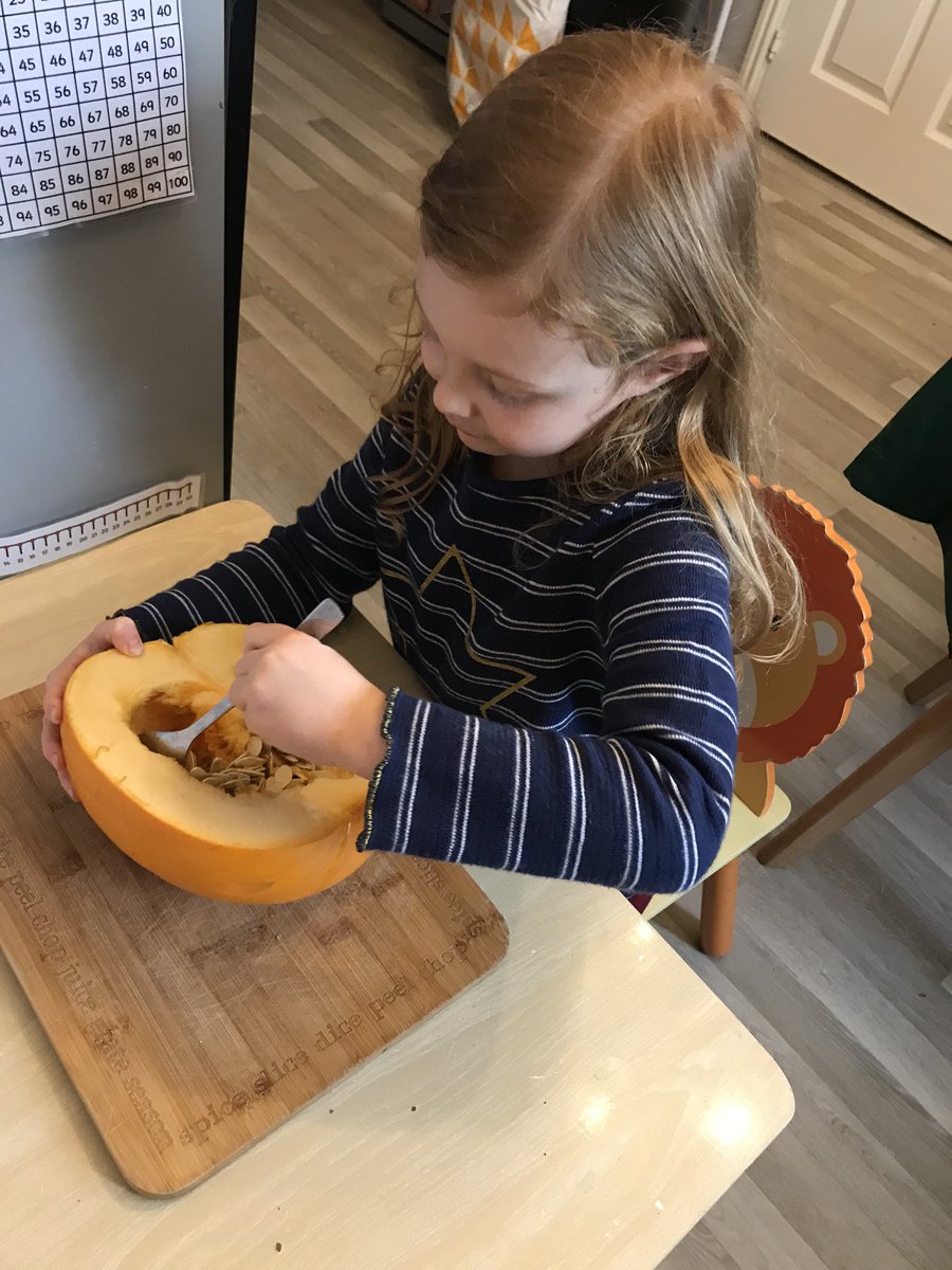 Karlosev17's tweet photo. Anyone for pumpkin pie? 🎃 C picked her own pumpkin, used it as her fresh ingredient and with the help of mummy, baked it. 😋 Our pudding sorted ✅ #MakeorBake @somerspark1 @somerspark1jr https://t.co/l9y5UFdA0M