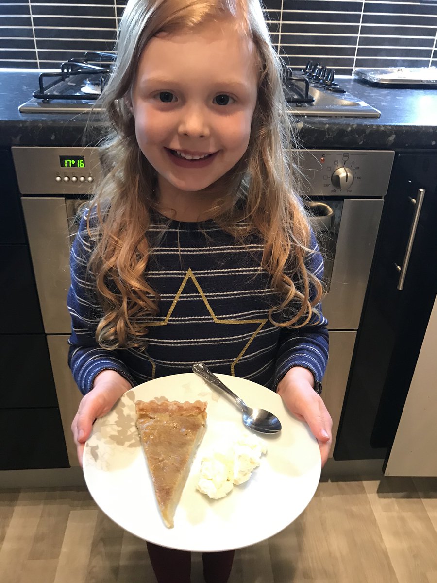 Karlosev17's tweet photo. Anyone for pumpkin pie? 🎃 C picked her own pumpkin, used it as her fresh ingredient and with the help of mummy, baked it. 😋 Our pudding sorted ✅ #MakeorBake @somerspark1 @somerspark1jr https://t.co/l9y5UFdA0M
