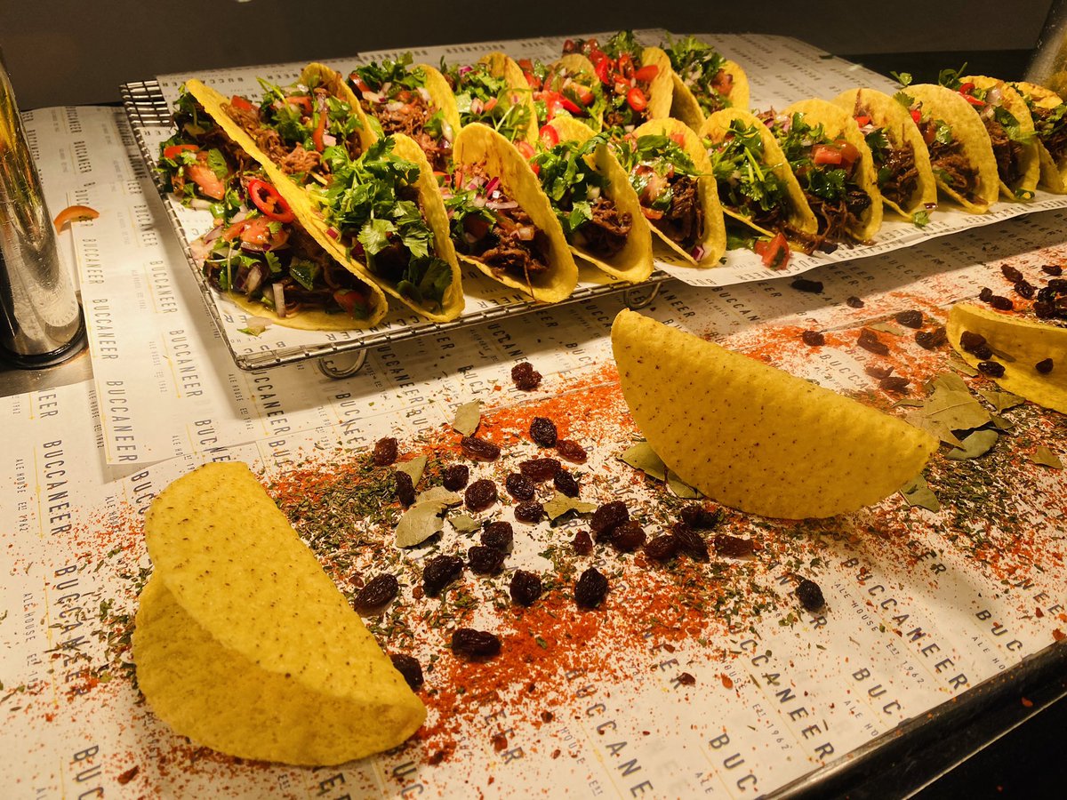 samwhite1984's tweet photo. Beef brisket tacos 🌮 for supper this evening @SodexoAbingdon #pulledbeefbrisket #lowandslow #mexicanbeantacosalad @Aaron40044542 https://t.co/IYi1MYoY0y
