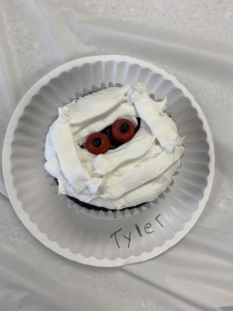 Cupcake Wars: Halloween edition was a great success! Both 12:1:4 classes worked together to create amazing, one of a kind desserts. Yum! @ThomasTitans
