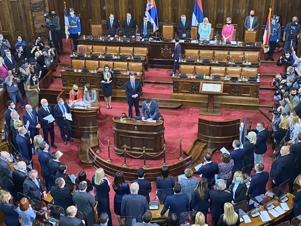 brankoruzicsps's tweet photo. Biti po treći put deo @SerbianGov i i po drugi put tima @SerbianPM je velika čast. Kao i u prethodnom periodu, najveća čast je da ovu dužnost obavljam predano težeći realizaciji 6 definisanih ciljeva, napretku i većoj dobrobiti svih gradjanki i gradjana 🇷🇸 . @socijalisti https://t.co/JfiM6DFT2K