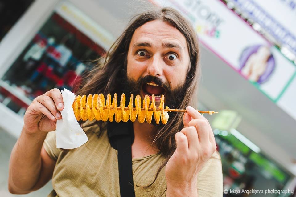 AFamilyOTR's tweet photo. ...and the bite. https://t.co/VmWtHNNghP