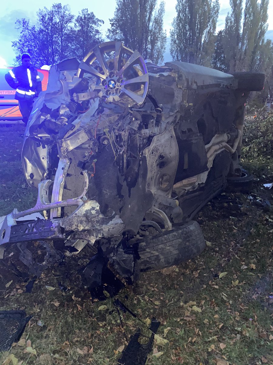 crazeclown's tweet photo. On Monday at exactly 4:17pm(I know the exact time coz I was on a video call with my sister), I walked out of this car alive! I repeat, I WALKED! 🙏🏾GOD! https://t.co/EsXDV7NquQ