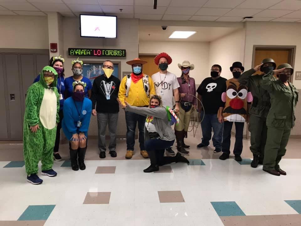ChrisGibowicz's tweet photo. Alliance Middle School celebrates Halloween. #repthatA https://t.co/FURlEtZdqF