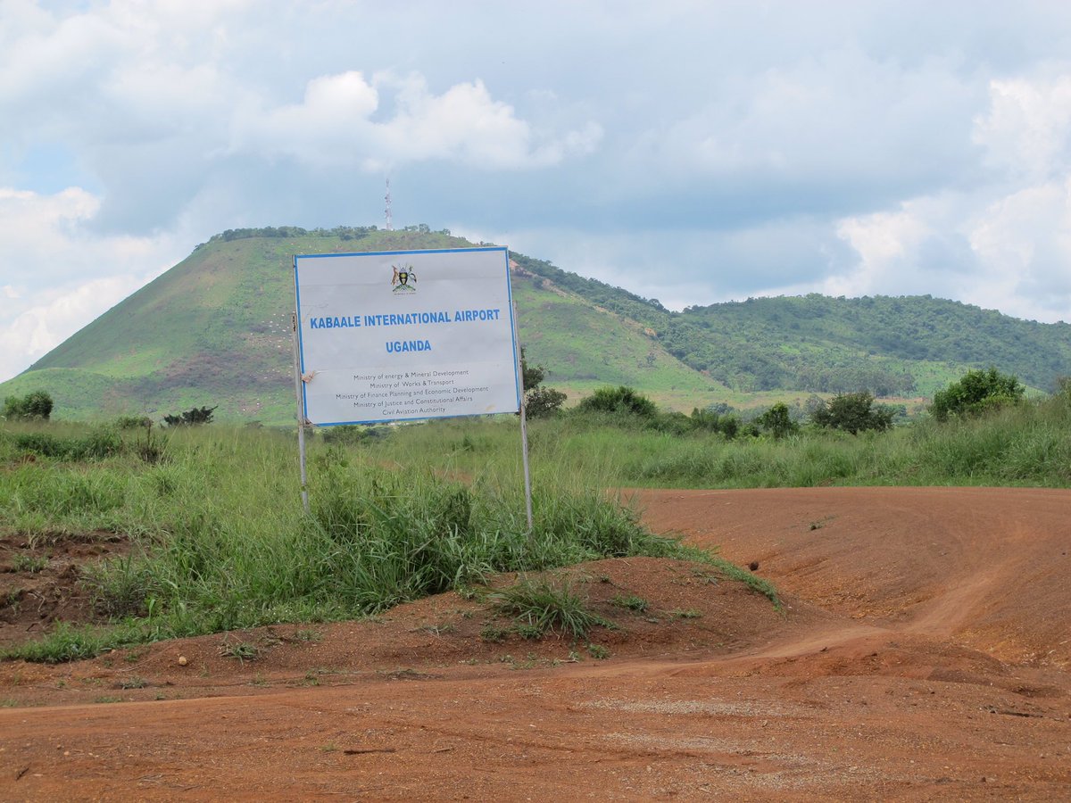 fff_whk's tweet photo. This is an emergency:
👉 100,000 people affected by #landgrabbing.
👉 Journalists & activists face threats, harassment & arrests.
👉 @Total's oil projects threaten #climate & #biodiversity.
In the hearing, judges will be asked to rule on the merits of the case. #TotalInCourt https://t.co/dcFfAN4XJV