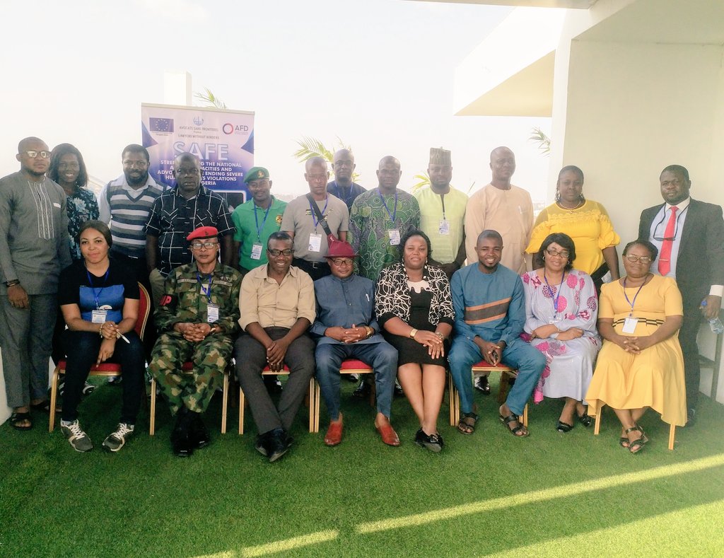 capionigeria's tweet photo. Today we concluded the #SAFENG training for security agencies in Enugu, Nigeria. It's been a great experience partnering with @ASFFranceNG and the @NigBarAssoc. The SAFE project is funded by @europeaid
@Psaldoe https://t.co/y6QEACfpar