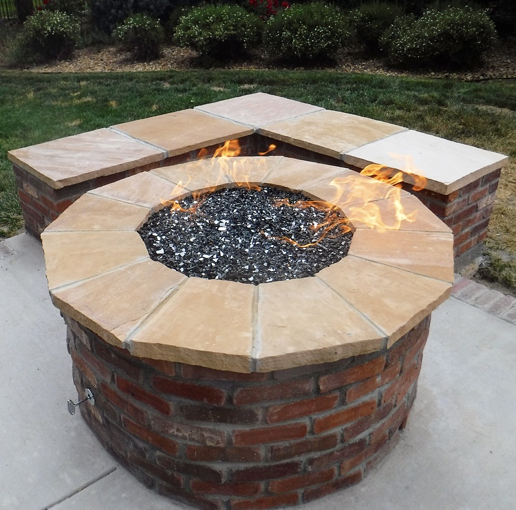 gas_connection's tweet photo. Fire pits are a wonderful addition to any outdoor space!
#thegasconnection #naturalgas #backyard #backyardspace #home #wednesday #october #halloween #fall #landscape #landscapedesign #backyarddesign #denver #colorado #coloradolife #fire #flame #firepit #customdesign #picoftheday https://t.co/rSl29cHT2U