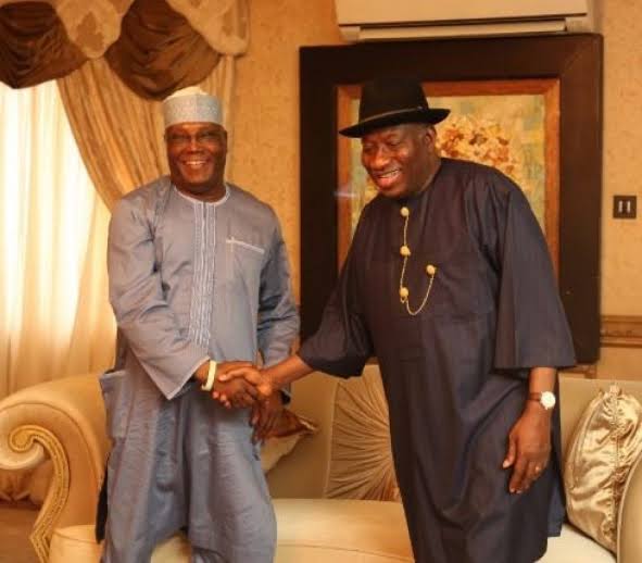 Rayyan_Tukur's tweet image. @GEJonathan thank you for sharing your story and for the sacrifices you&apos;ve made to keep us all safe. They are not in vain, in 2023, we need to vote out @MBuhari and treat the security crisis like the existential threat it is with @atiku #AtikuKawai #MyTransitionHours