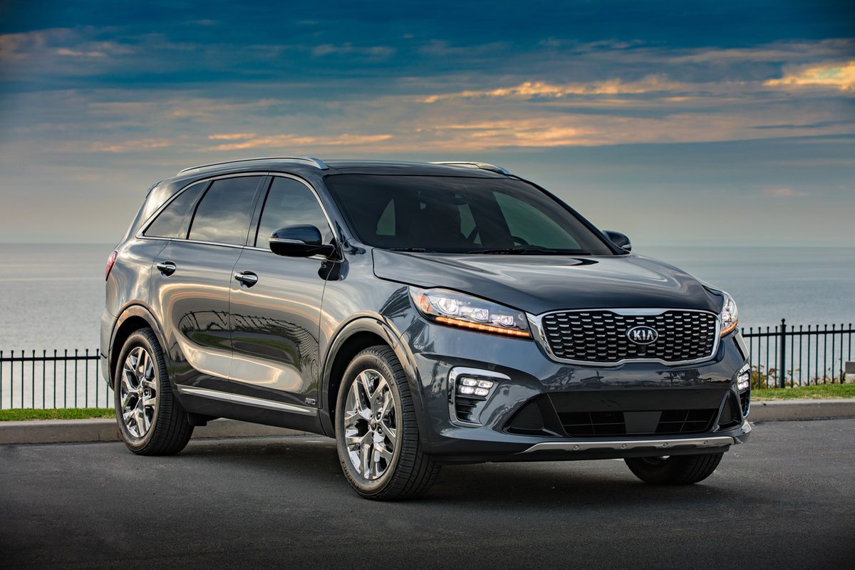 KIA_Pcola's tweet photo. The 2020 #KiaSorento has updated front and rear bumpers, headlamps, fog lamps and taillights to appear more sculpted and upscale 🤙 https://t.co/L7F8XqqlrR https://t.co/fVUTWWfydk