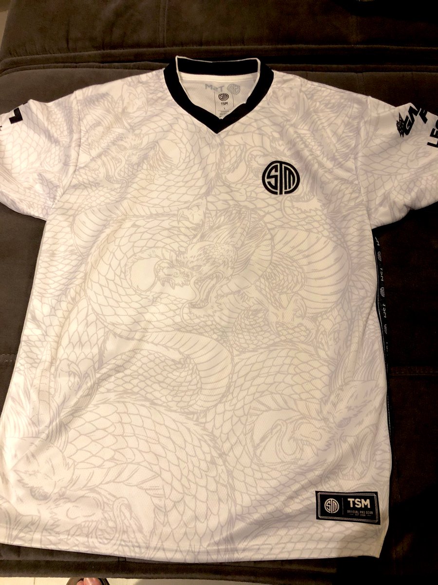 tixinhadois's tweet photo. Olha o presente que eu ganhei da @TSM QUE CAMISA MAIS LINDA! 🥰

Obrigado TSM, não sei nem como agradecer 👊🏻

Thanks TSM ❤️ https://t.co/f9x2ZMuKxb