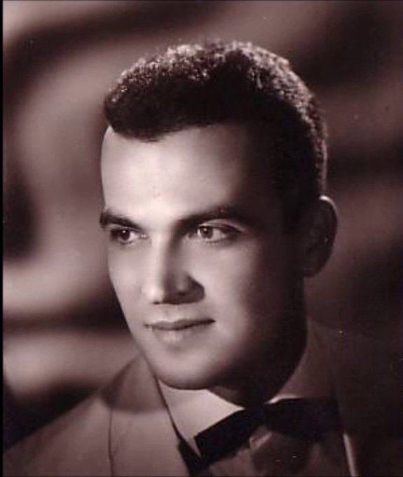 nasuhbektas's tweet photo. Efsanevi sanatçı, Kalipso Kralı Metin Ersoy, 4 Mart 1934 - 29 Ekim 2017 
saygı ile anıyoruz. 
O şarkı ile bize çok şeyleri anlatmış meğer...
https://t.co/34YFyGkl0U
#MetinErsoy
@emirersoy https://t.co/FEy2hidt7M