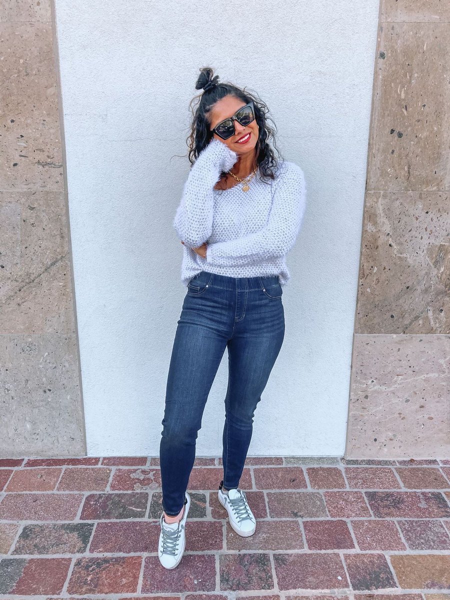 The Right Fluff sweater: gives us that warm/fuzzy feeling ~every time~ 📸: @jesskatt123