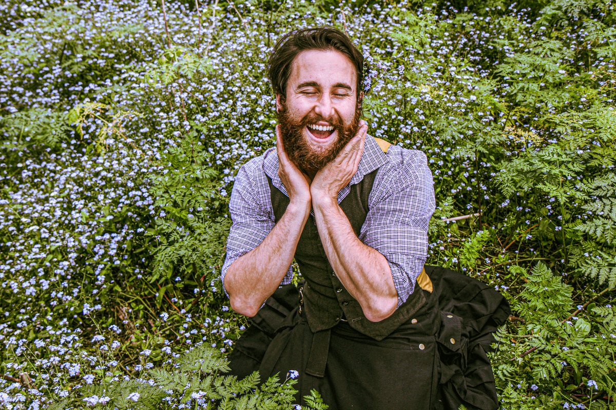M_B_Keating's tweet photo. There's a post going about with a man frolicking in a field in his kilt and I was rather inspired 
-
#kilt #utilitykilt #frolick #flowerfield #livelaughlove #JustGirlyThings #joy #flowerchild #happy #smile #PicOfTheDay https://t.co/flplAgt96d