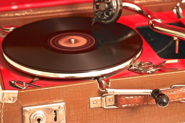 <a href="/SiriusXMHoliday/">Holiday Traditions</a> #HolidayTraditions returns to <a href="/SIRIUSXM/">SiriusXM</a> channel 73 Nov 5 thru Dec 26! #Christmas and the golden songs and carols that you remember!
