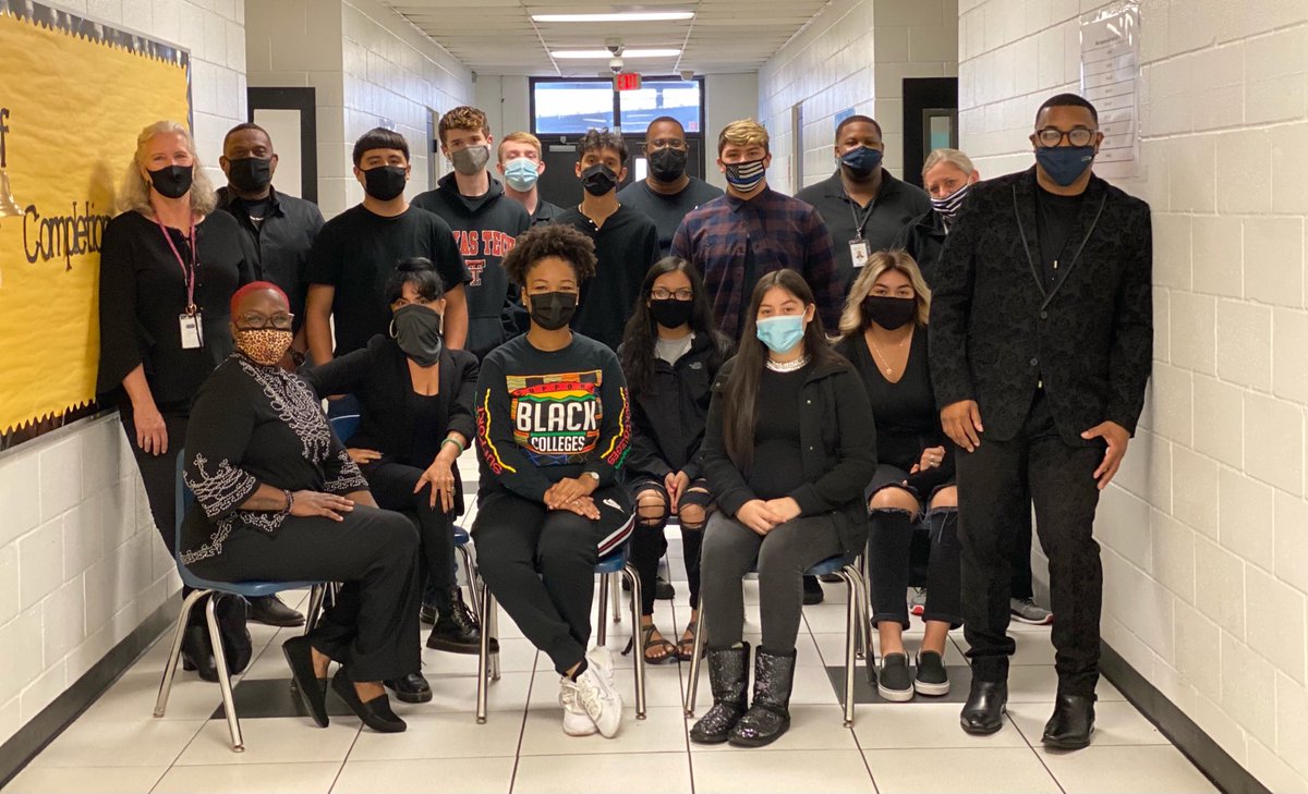 Today RISE Academy faculty and students participated in the BLACK OUT DRUGS campaign for Red Ribbon Week! 🖤💛

#SayNoToDrugs #AGreatDayAtRISE #DareToBeDifferent