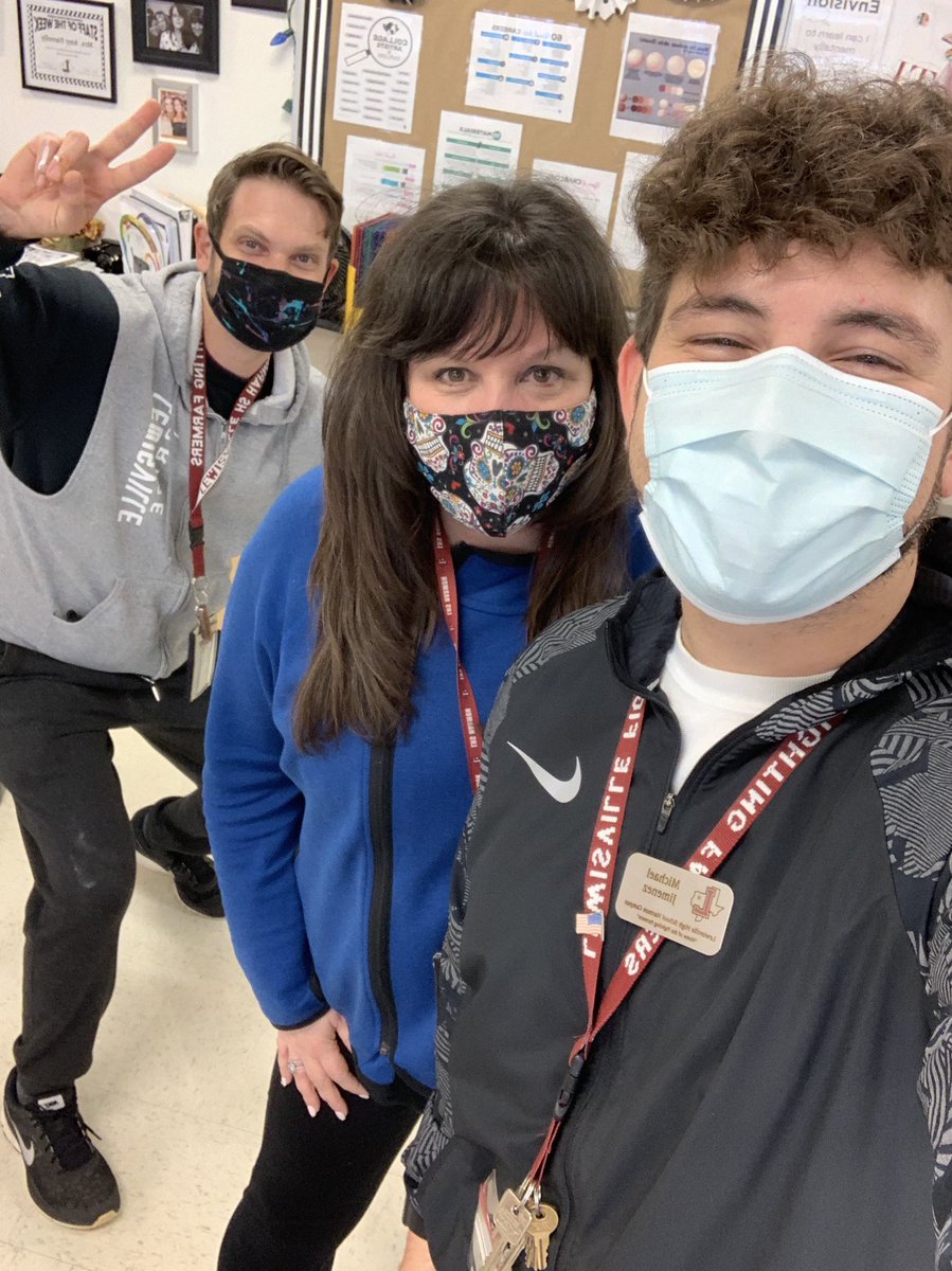 Workout day! *Not photographed: my running shoes from 2 years ago that look brand new* 😅🙅🏻‍♂️🏃🏻‍♂️#HarmonStrong #RedRibbonWeek2020 <a href="/farrellyLHSart/">amyfarrellyart</a> @FletcherLHSArt