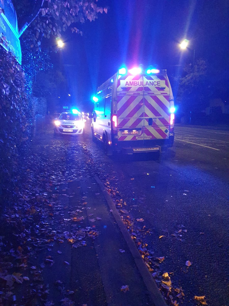 LeosWMP's tweet image. The LEOS team and @ResponseWMP attended an RTC on the Warwick Road,  vehicle drove into a property and occupants of vehicle ran off quick area search resulted in PC Harris&apos;s second ever arrest, this one for dangerous driving #fatal4 #studentpc